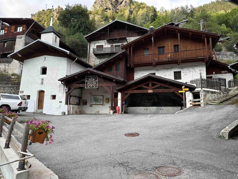 Mountain House With Two Barns And A Garden Holiday home *